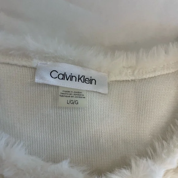 Elegant White Crop Faux Fur Calvin Klein Size Large - Picture 11 of 14